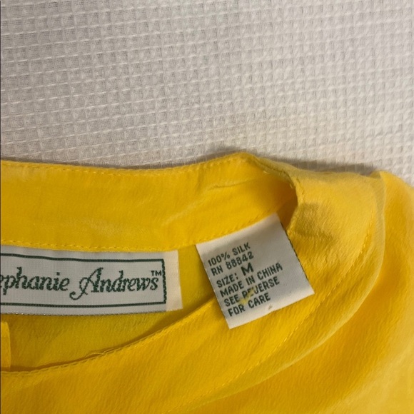 Vintage Stephanie Andrews 100% SILK Yellow Short Sleeve Tee Classic Crew Neck - Picture 4 of 7